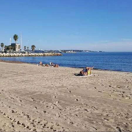Spacieux A Golfe Juan 2 Minutes Des Plages Appartamento
